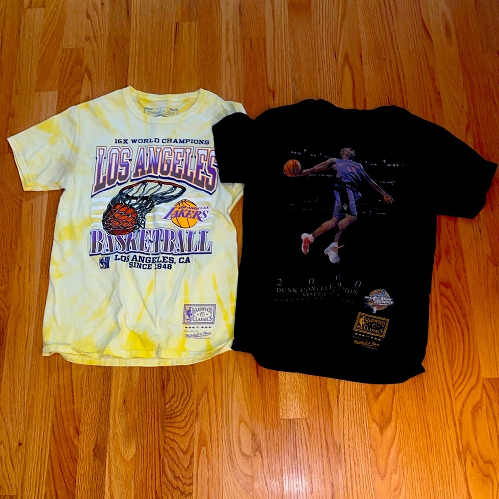 Mitchell  & Ness Graphic Tees - Small